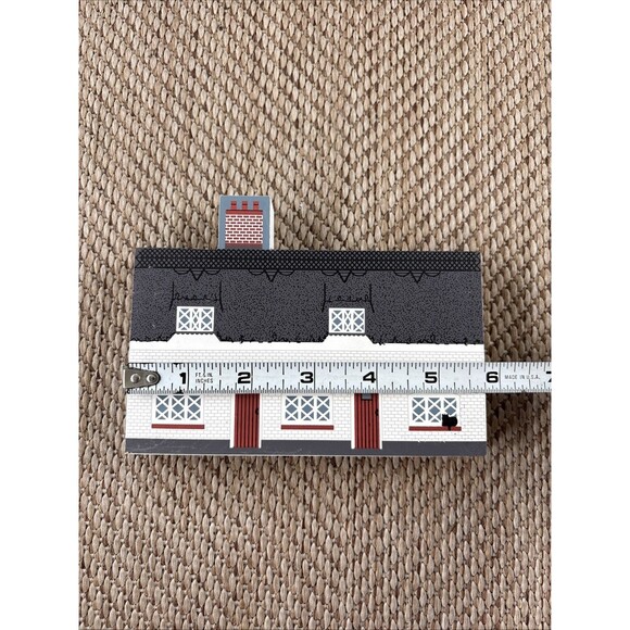 The Cats Meow "Queen’s Head Inn" Blyford Suffolk 1996 Faline Shelf Sitter - Picture 4 of 4